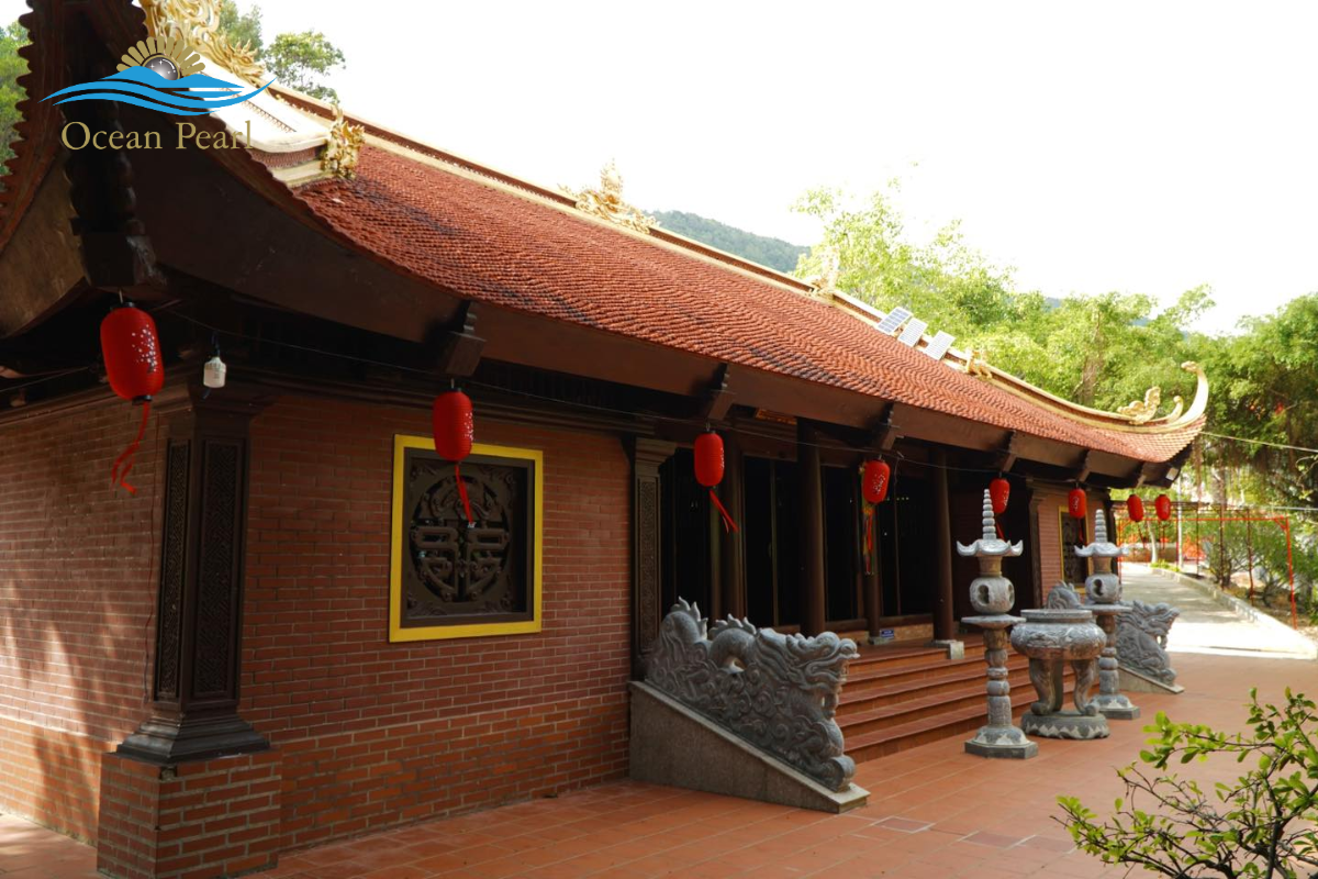 Lối kiến trúc cổ kính trang nghiêm